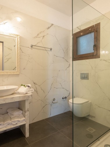 Luxury Suite (4-5 persons)