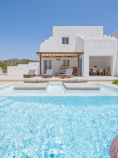 Villa with private pool (9 persons)