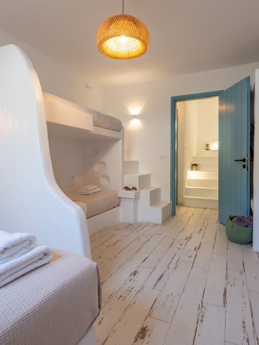 Villa with private pool (9 persons)