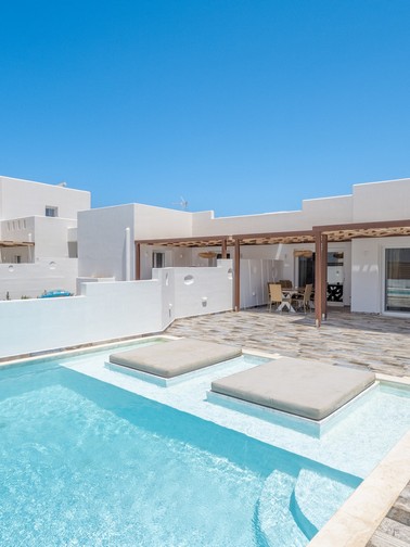 Villa with private pool (8 persons)