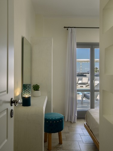 Double Bedroom with Pool view (ground floor)