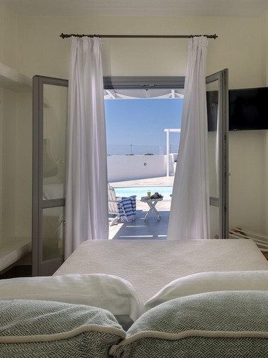 Double Bedroom with Pool view (ground floor)