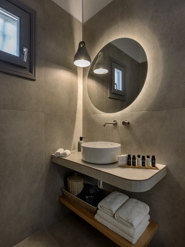 Bathroom (ground floor)