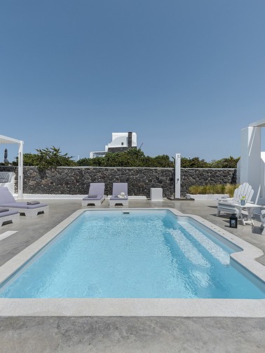 Pool by day