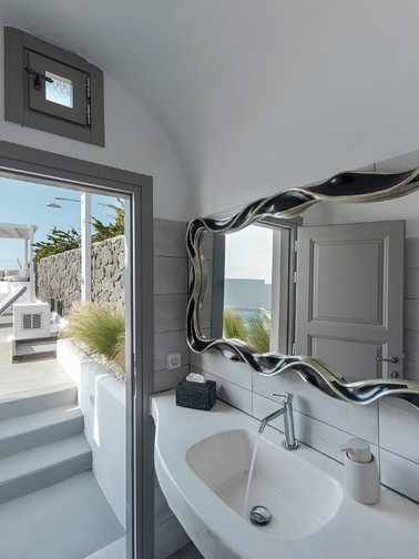 Poolside WC
