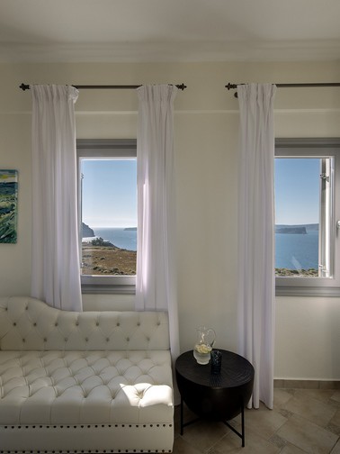 Living room - Sea, Caldera, and Volcano view (upper level)