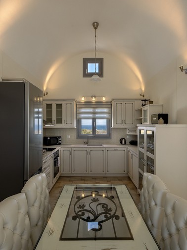 Kitchen and dining area (upper level)