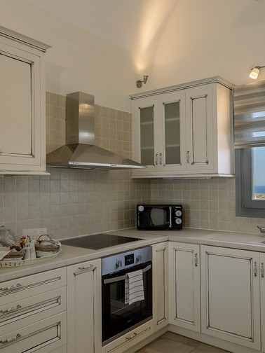Kitchen (upper level)