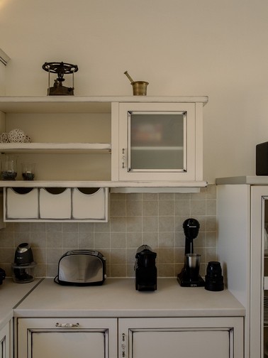 Kitchen (upper level)