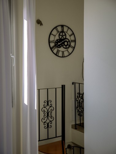 Spiral staircase (upper level)