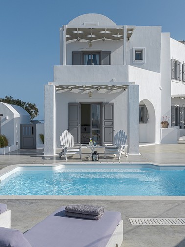 Front view of villa and pool