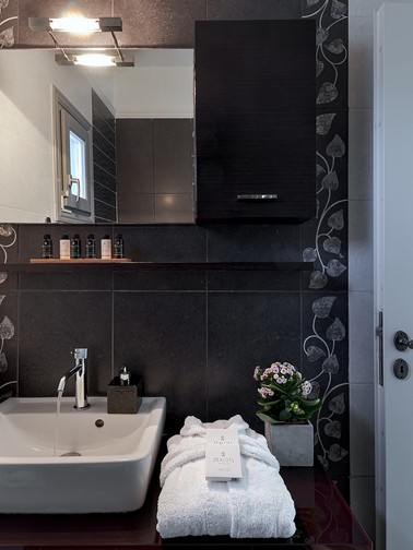 Ground-floor bathroom with shower