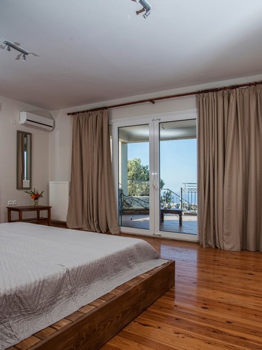 Bedroom with king-size bed