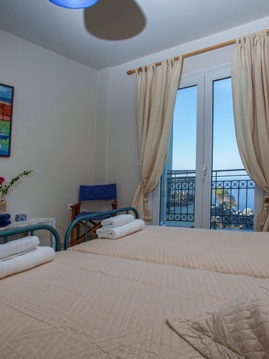 Bedroom with two single beds