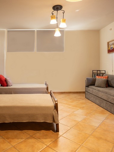 Bedroom with 2 single beds and sofa-beds