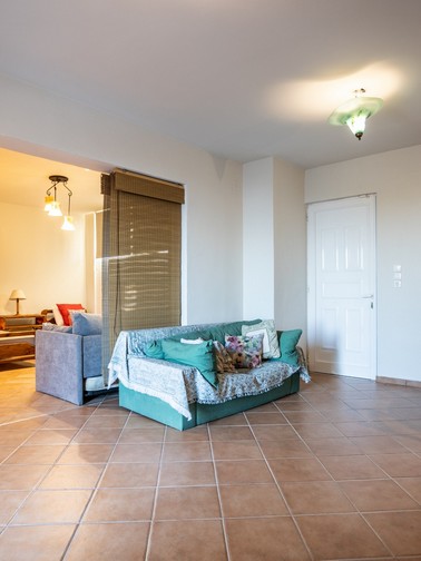 Bedroom with four single beds
