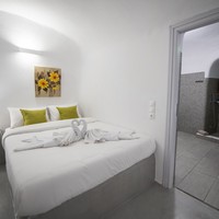 The Blue Domes Cave Villa (7 persons)