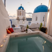 The Blue Domes Cave Villa (7 persons)