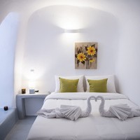 The Blue Domes Cave Villa (7 persons)