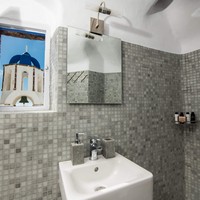 The Blue Domes Cave Villa (7 persons)