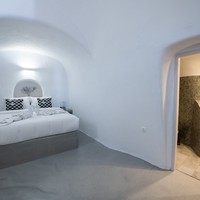 The Blue Domes Cave Villa (7 persons)