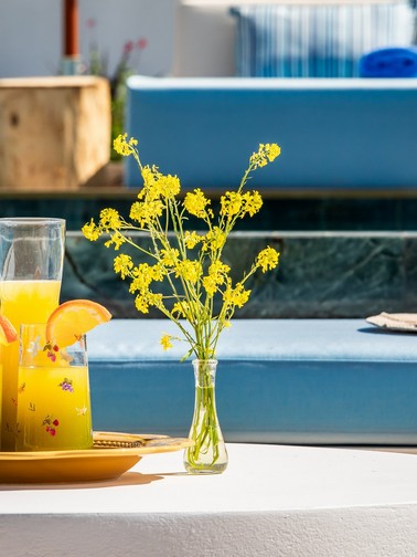 Cold refreshments by the pol