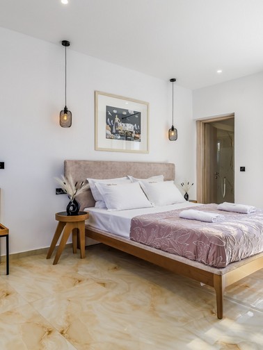 Bedroom with double bed