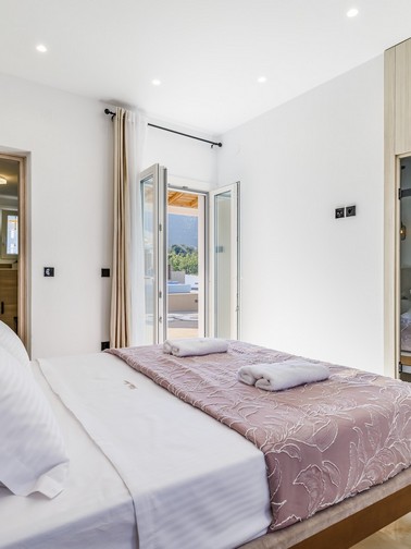 Bedroom with double bed