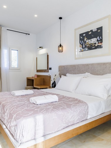 Bedroom with double bed