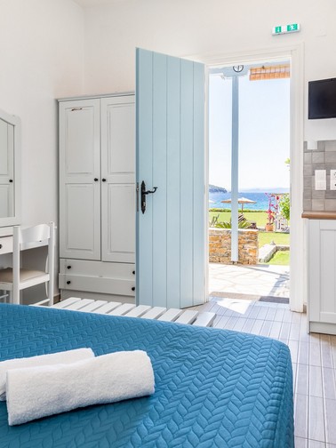 Beach-front Studio (2 persons)